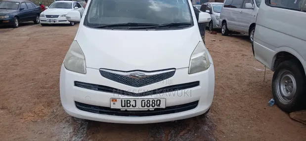 Toyota Ractis 2008 White - 1