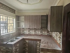 4 Bedroom House for Rent in Katabi