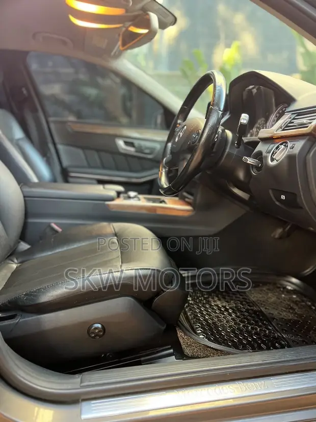 Mercedes-Benz E300 2011 Silver - 1