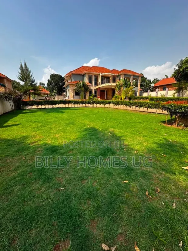 7-Bedroom Mansion with Quarters in Kira Nakwero for Sale - 1