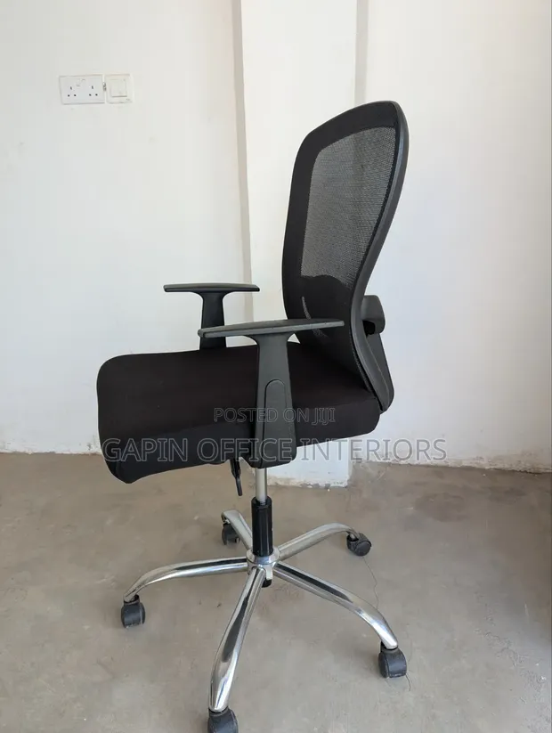 Second Hand Office Chair with Adjustable Height - 1
