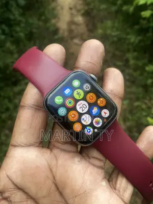 Apple Watch Series 5 44mm with 4 Extra Bands