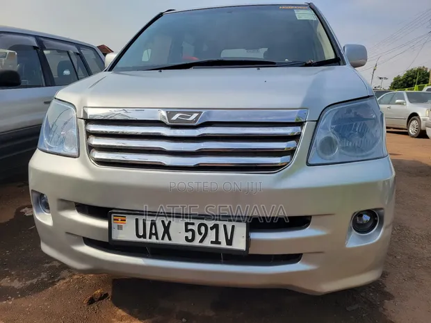 Toyota Noah 2.0 AWD (8 Seater) 2004 Silver - 1