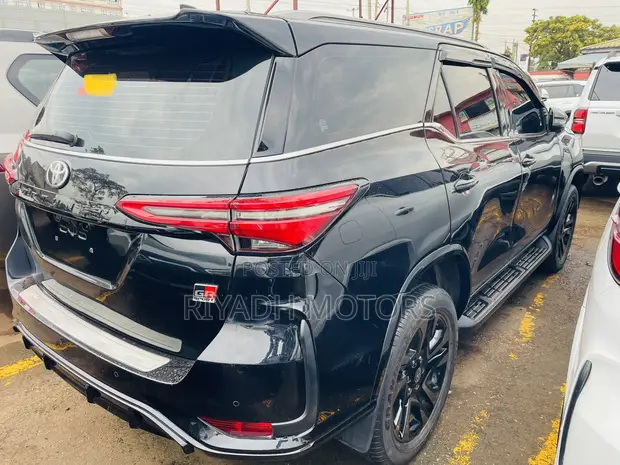 Toyota Fortuner 2.8 D AWD 2021 Black - 1