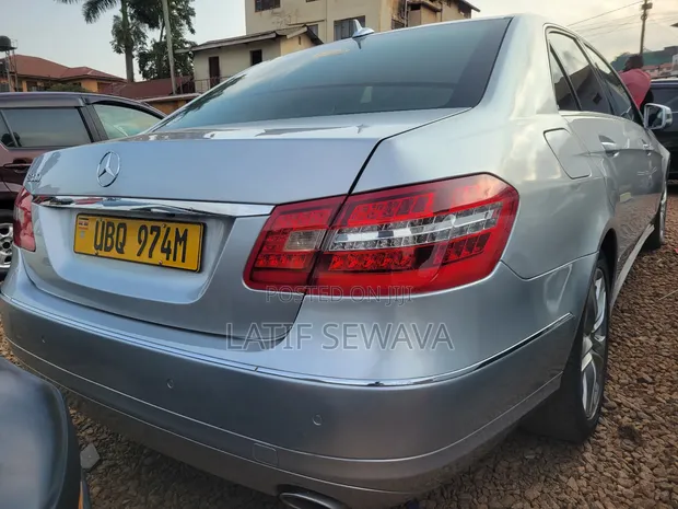 Mercedes-Benz E300 2011 Silver - 1