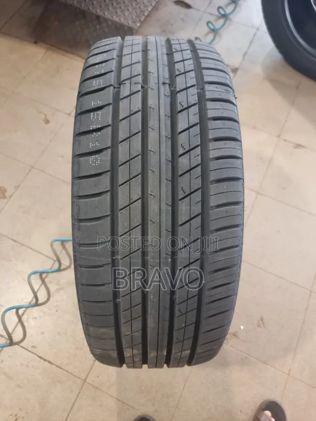 275/45R21 Road Index 110Y XL Tires - 1