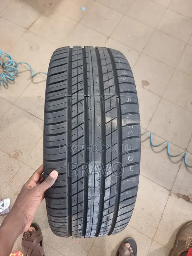 275/45R21 Tires for Mercedes-Benz G Wagon - 1