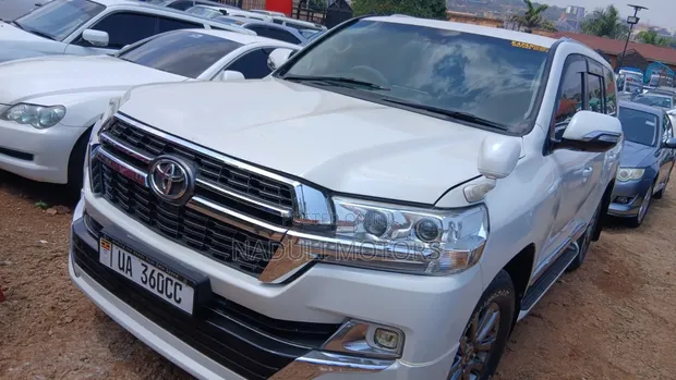 Toyota Land Cruiser Prado 2011 White - 1