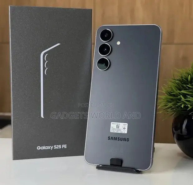 New Samsung Galaxy S25 FE 256GB Black - 1