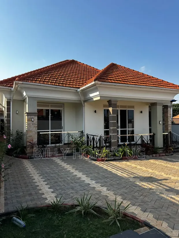 4 Bedroom Bungalow for Sale in Ssisa - 1