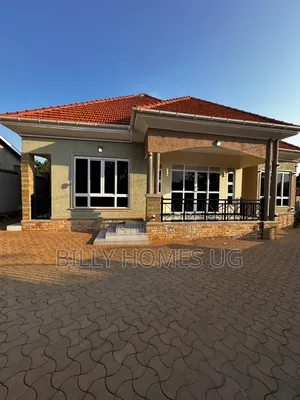 4 Bedroom Bungalow with Quarters in Ssisa for Sale