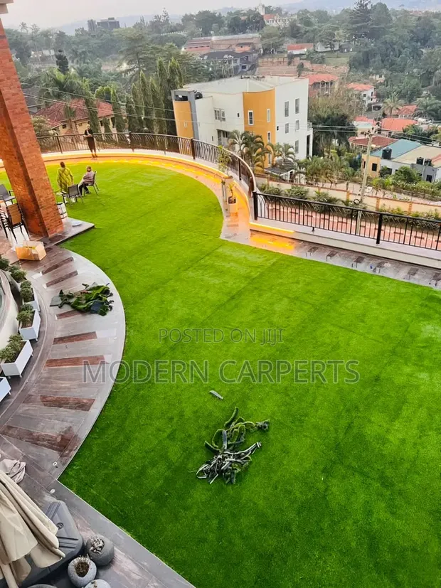Heavy Duty Artificial Turf - 1