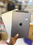 Apple iPad Pro 12.9 (2022) 128GB Gray - 5