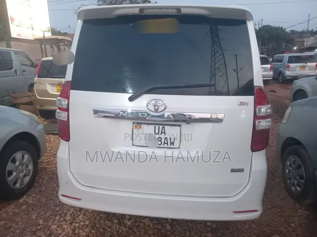 Toyota Noah 2012 White - 1