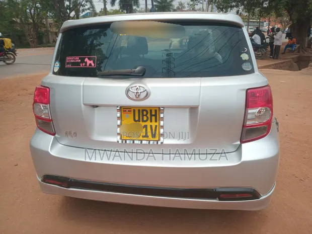Toyota IST 2010 Silver - 1