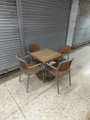 Modern Plastic Dining Table and Chairs Set