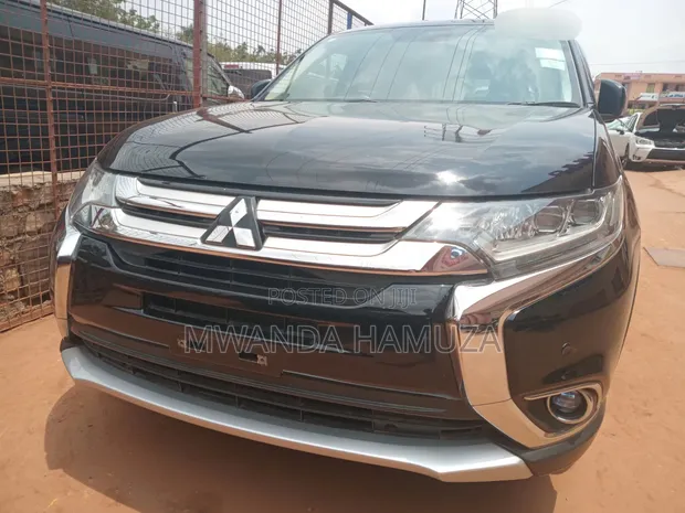 Mitsubishi Outlander 2017 Black - 1