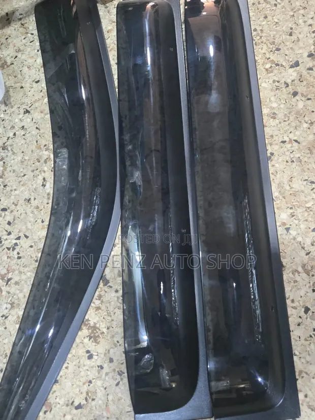 Toyota Landcruiser FJ100 Rainshields (1998-2004) - 1