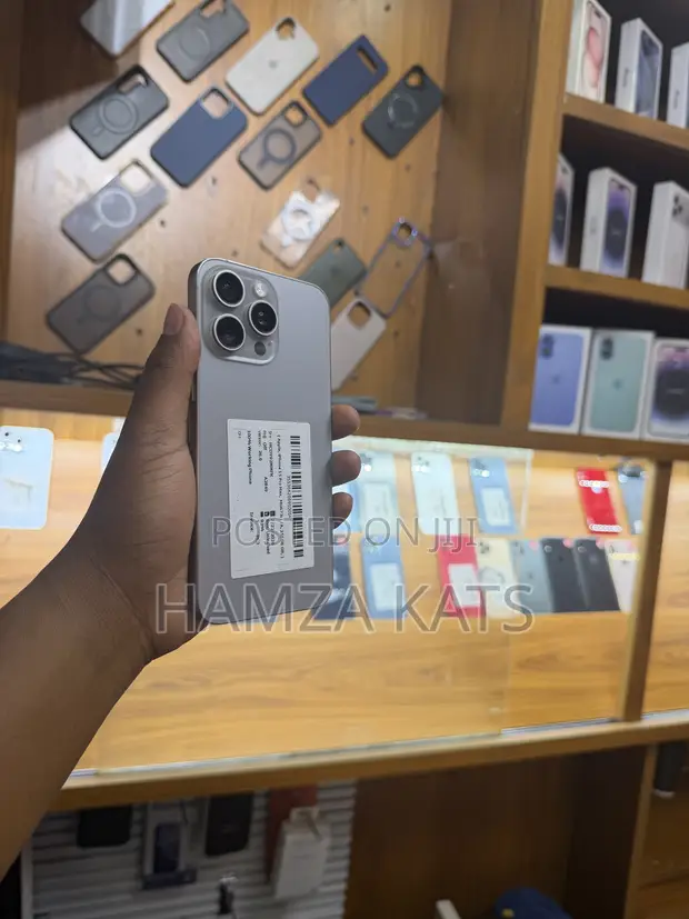 Apple iPhone 15 Pro Max 256GB Gray - 1