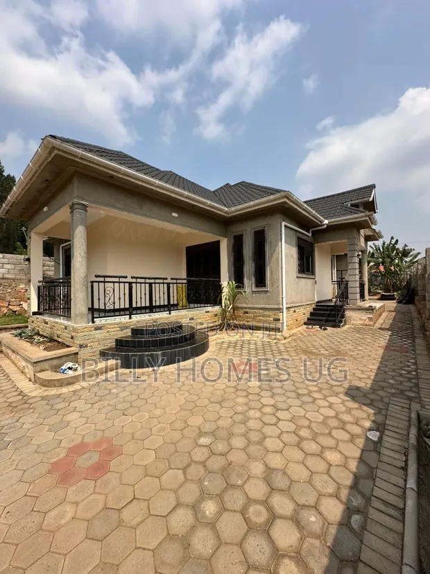 4 Bedroom House for Sale in Busukuma - 1