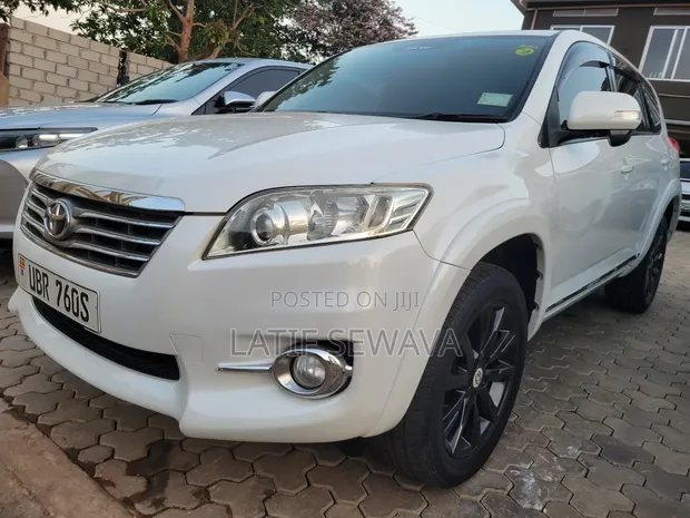 Toyota Vanguard 2010 White - 1