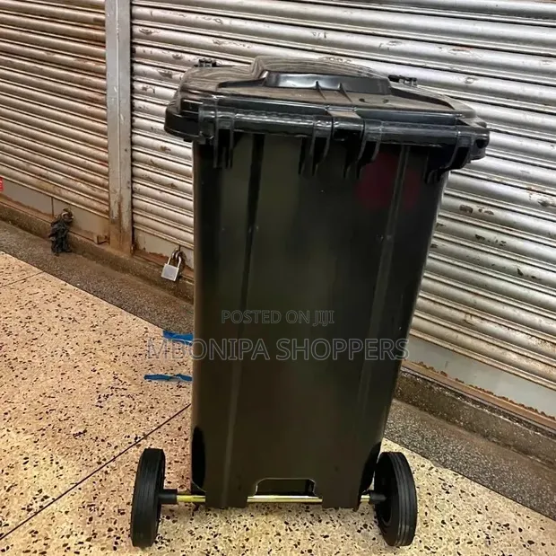 Heavy Duty 120L Plastic Dustbin with Wheels - Black - 1