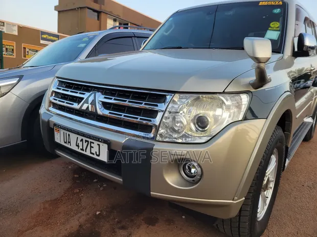 Mitsubishi Pajero 3.2 Di-D 2008 Silver - 1