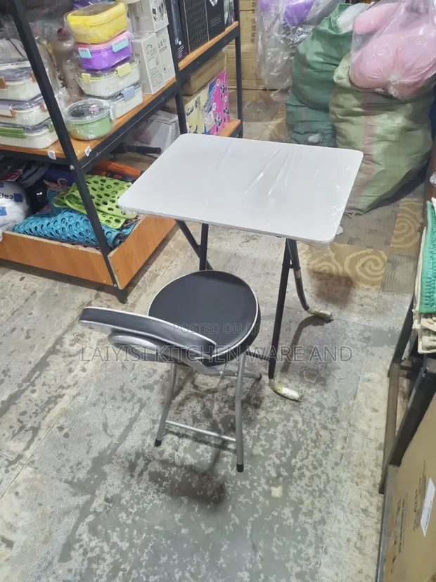 Elegant Heavy-Duty Reading Table and Chair Set - 1