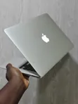Apple MacBook Air 2017 - 13" - Core i5, 8GB RAM, 256GB SSD - 2
