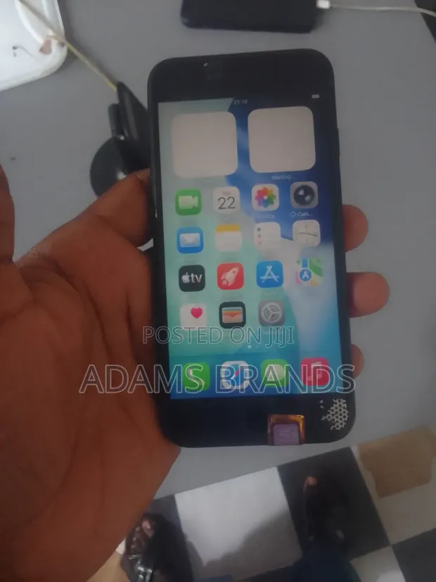 Apple iPhone SE (2020) 64GB Black - 1