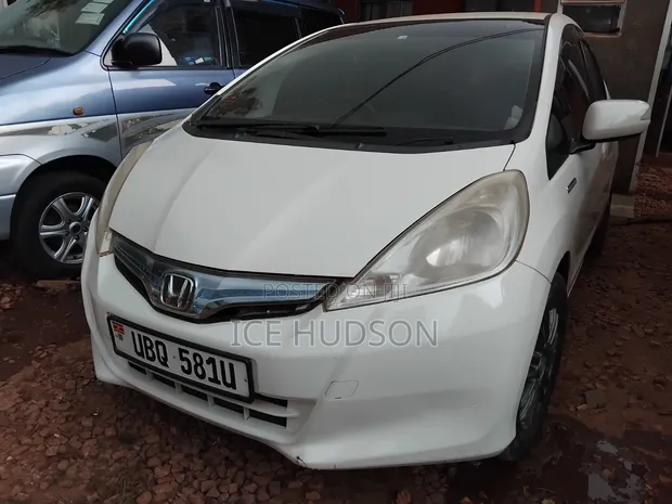 Honda Fit 2010 White - 1