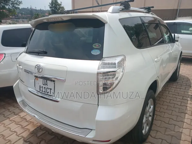 Toyota Vanguard 2012 White - 1