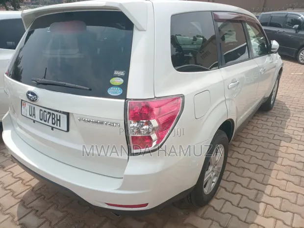 Subaru Forester 2011 White - 1