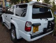 Toyota Hilux 2003 White - 2