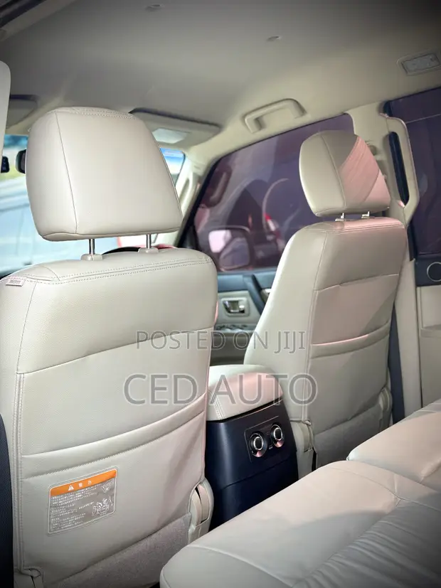 Mitsubishi Pajero 2010 Green - 1