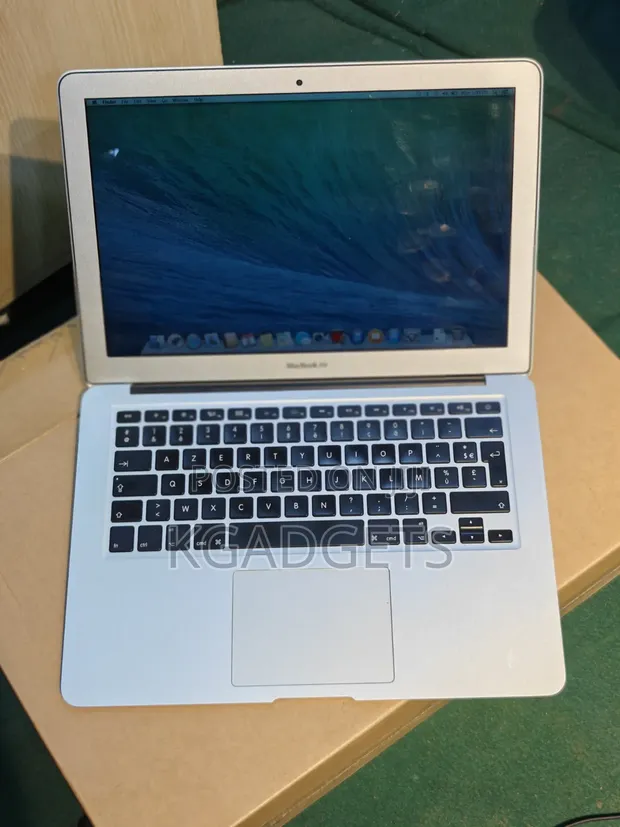 Apple MacBook Air 2015 Core i5 4GB RAM 128GB SSD - 1