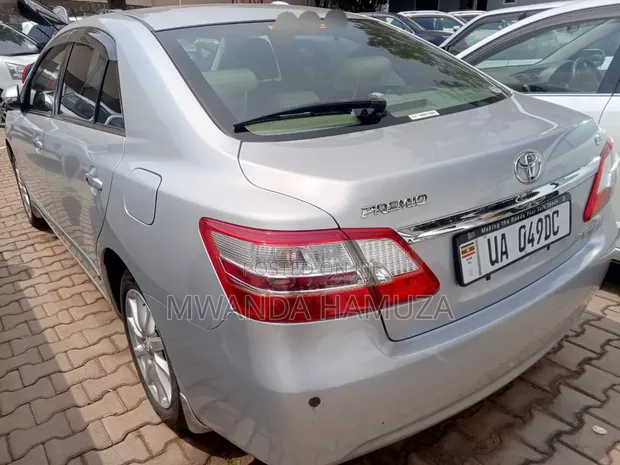Toyota Premio 2012 Silver - 1