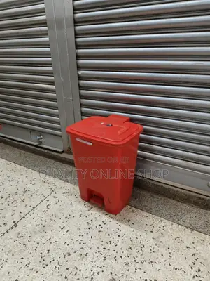 30 Litre Plastic Step-On Dust Bin
