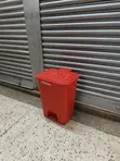 30 Litre Plastic Step-On Dust Bin - 2
