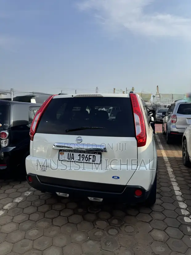 Nissan X-Trail 2.0 Petrol XE 2012 White - 1
