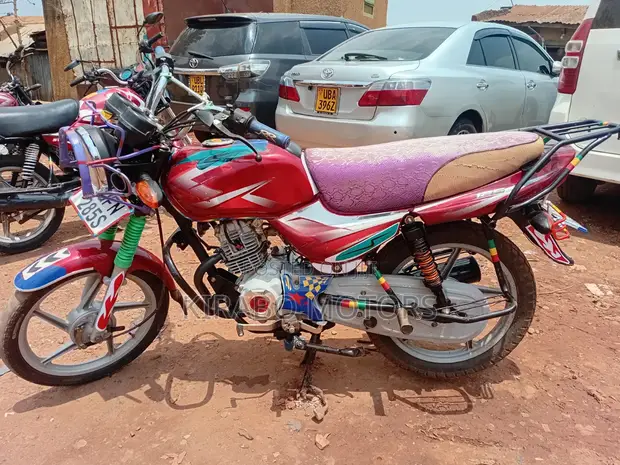 Bajaj CT 125X 2023 Red - 1