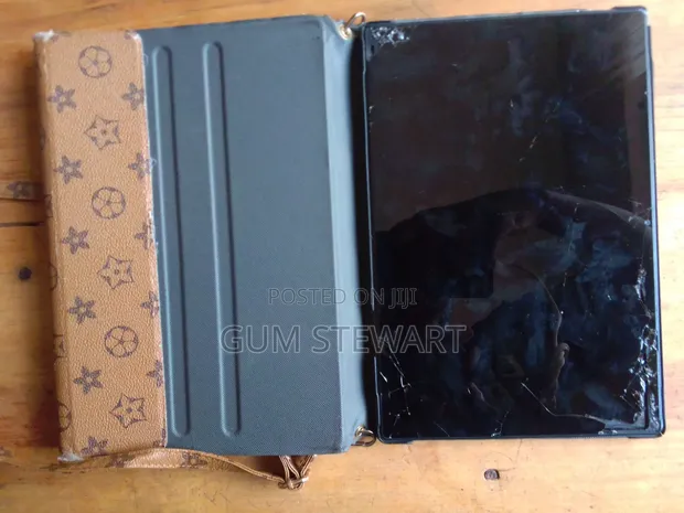 NoteBook Boom Tablet with Keyboard (Defected Screen) - 1