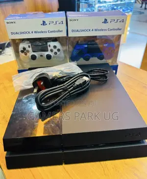 Jailbroken PS4 Standard Full Set with 8 Games & 2 Controllers