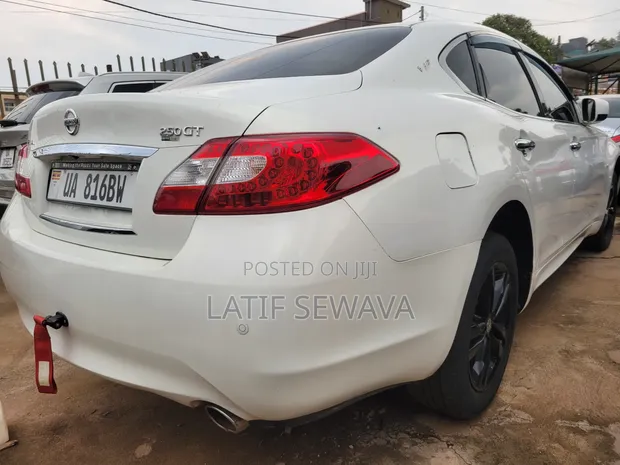 Nissan Fuga 2012 White - 1