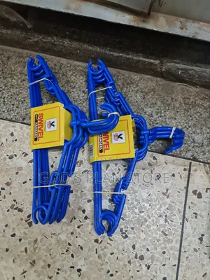 12 Pieces Plastic Hangers