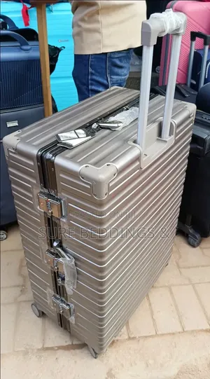 Caperlan Large Suitcase - Password Lock