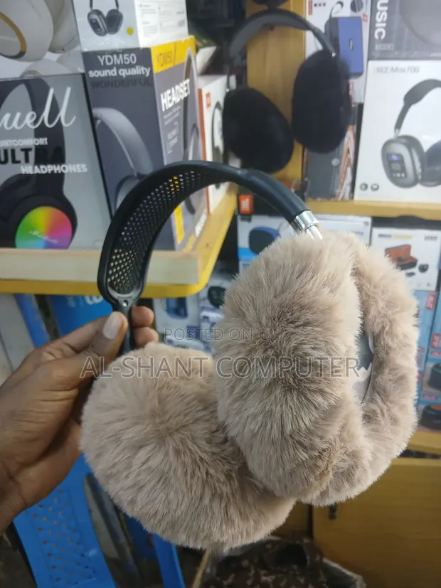 P9 Wireless Fur Headsets - 1