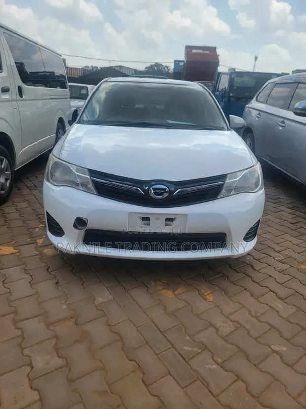 Toyota Corolla Fielder 2013 White - 1