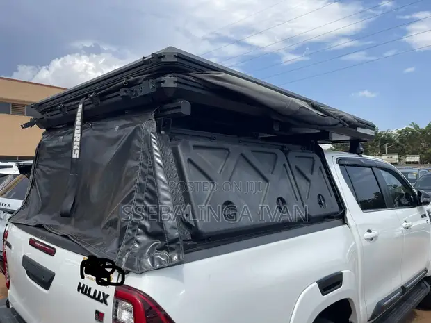 Toyota Hilux 2023 White - 1