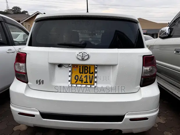Toyota IST 2009 White - 1